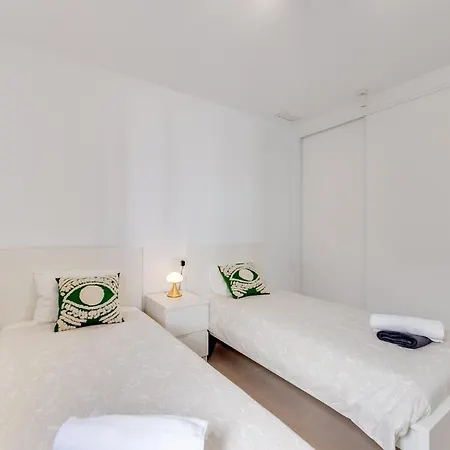 Jolie A 200 M De La Apartment