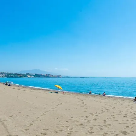 Jolie A 200 M De La Estepona